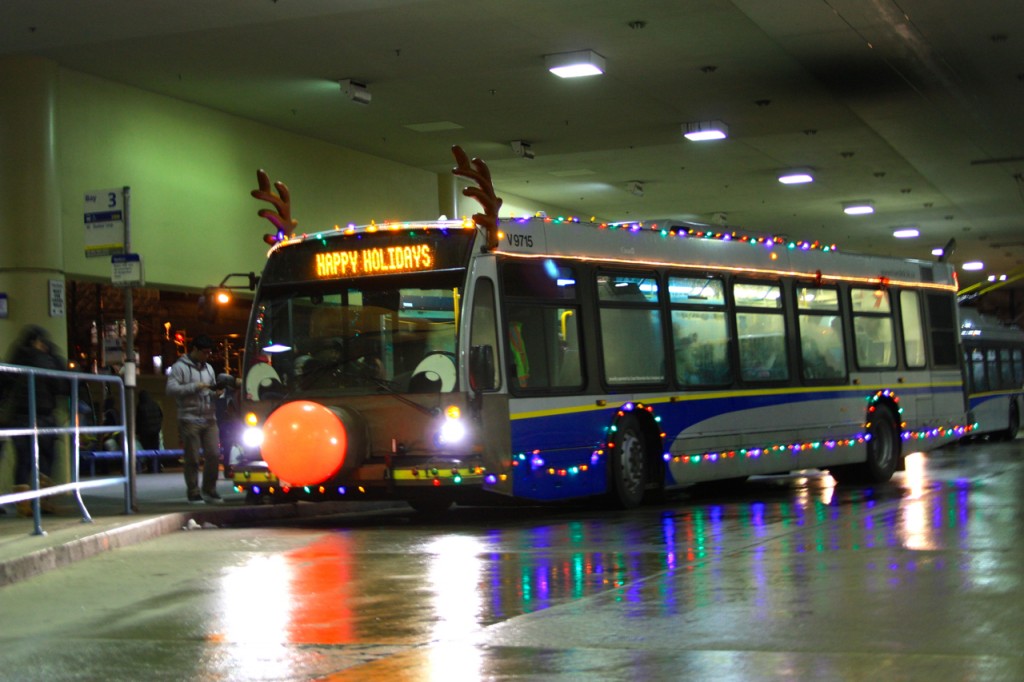 V9715 Rudolph Bus