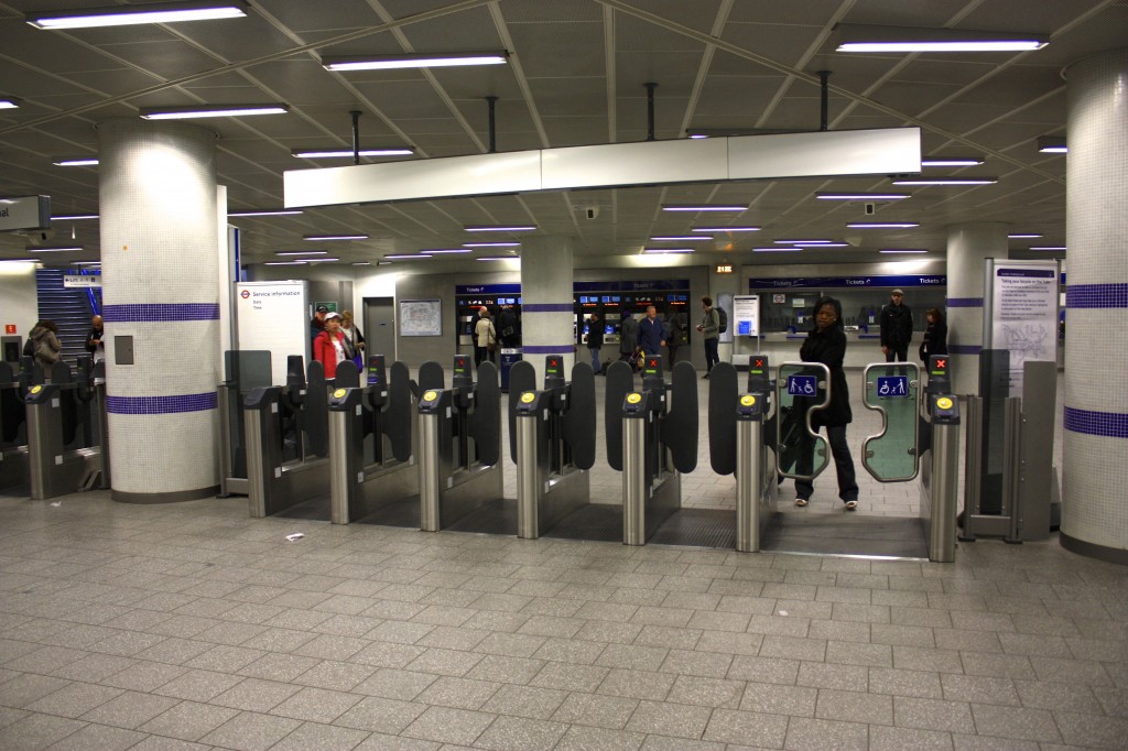 cubic-faregates-london - Dennis Tsang